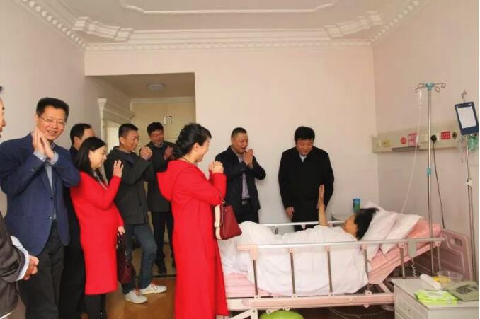 大年初一！公司領(lǐng)導(dǎo)為堅(jiān)守崗位的員工拜年！