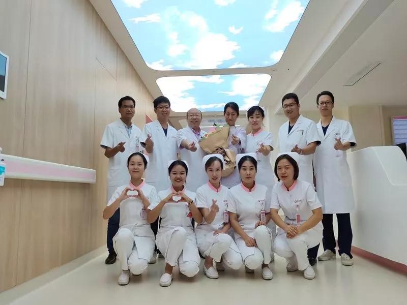 這個國慶，西安國際醫(yī)學(xué)中心人用守護(hù)向祖國深情表白