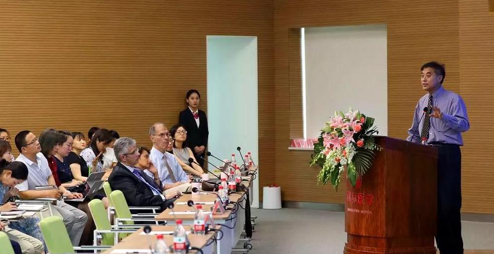 美國醫(yī)療專家走進(jìn)西安國際醫(yī)學(xué)中心，開展國際醫(yī)療合作