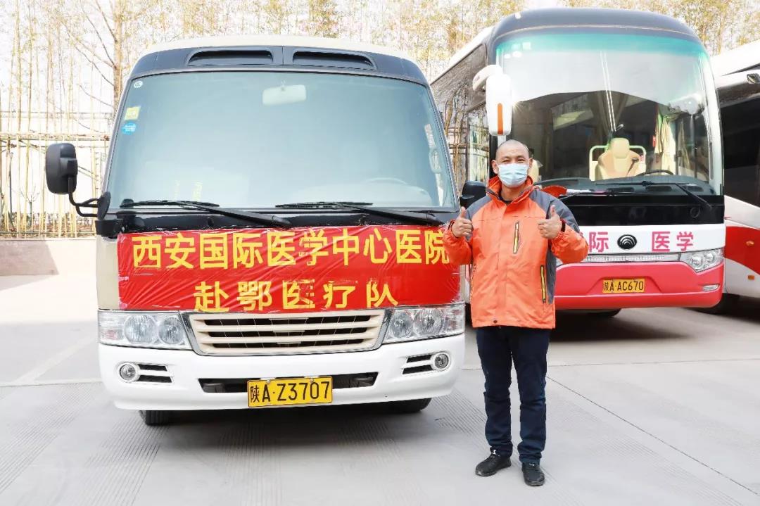 一雙巧手開天幕 敢叫日月見光明——醫(yī)護人員介紹護目鏡防霧妙招