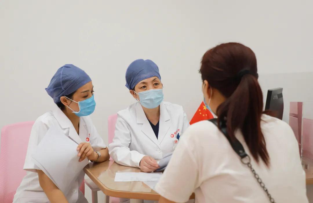關(guān)愛女性 呵護健康——西安國際醫(yī)學(xué)中心醫(yī)院婦科腫瘤醫(yī)院開展義診活動