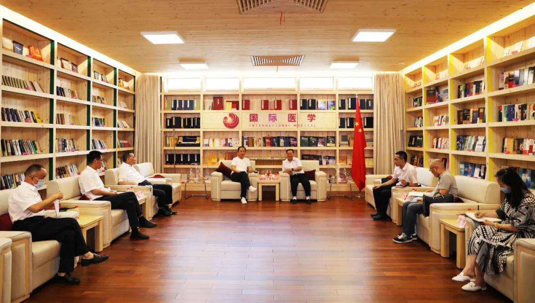 陜西省委軍民融合發(fā)展委員會(huì)辦公室副主任程志奇一行來我院調(diào)研