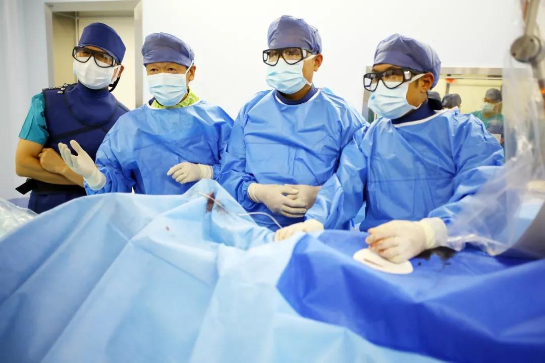 健康時(shí)報(bào)—專訪|我不是醫(yī)神，我只是個(gè)有愛心的醫(yī)生！