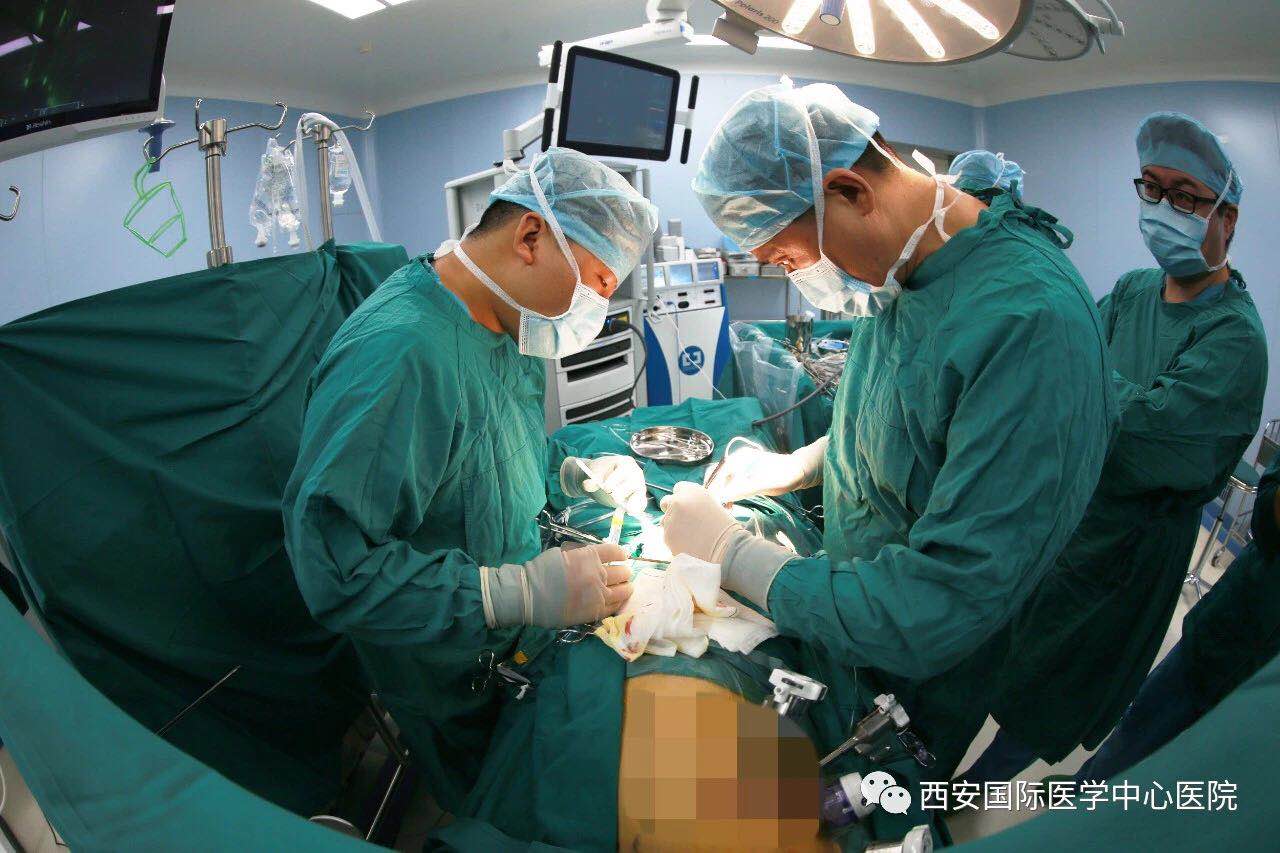 重磅！我院成功完成西北首例四代達(dá)芬奇機(jī)器人輔助房間隔缺損修補(bǔ)術(shù)