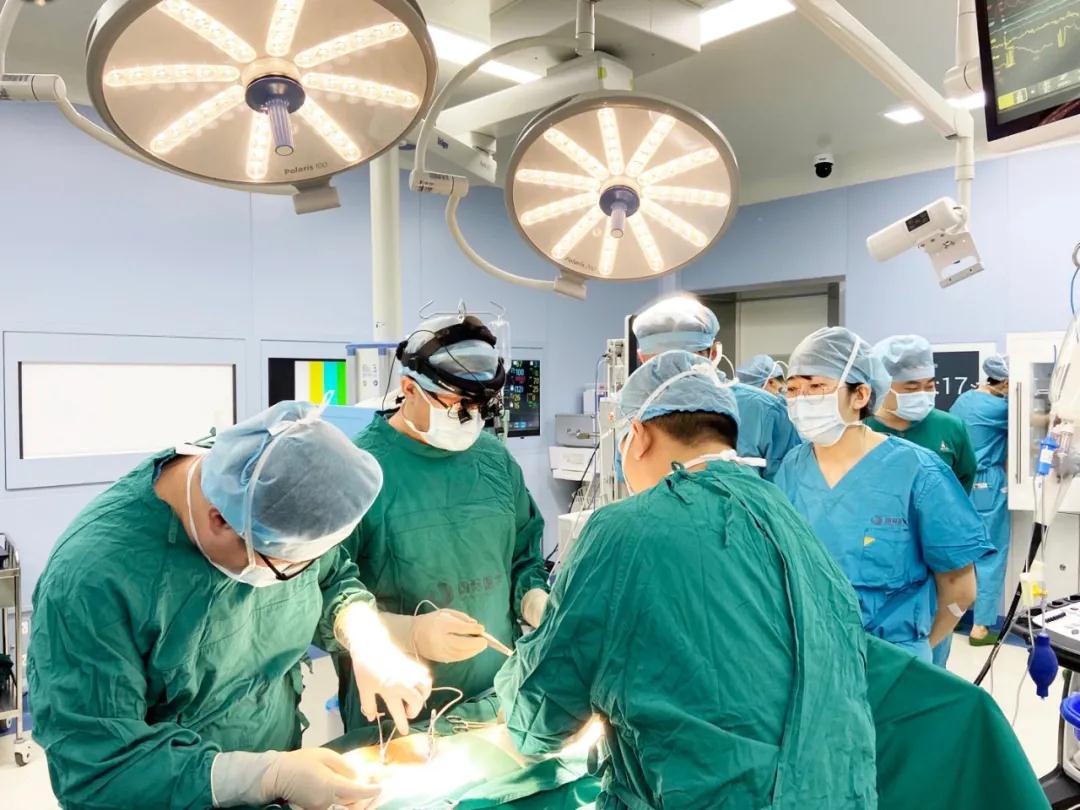 媽媽別害怕，我一直在您身邊——心臟外科又一臺達(dá)芬奇機器人二尖瓣置換術(shù)順利完成