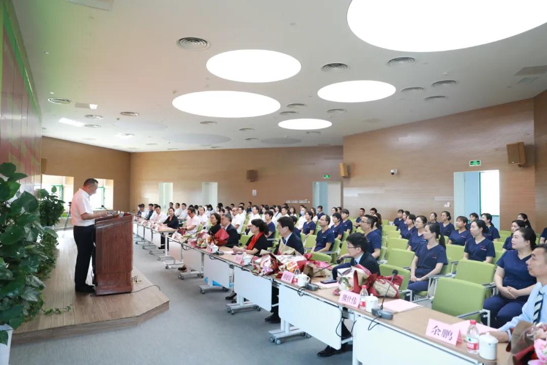 陽(yáng)光網(wǎng)—昔日并肩戰(zhàn) ，今日敘佳緣 隨州市中心醫(yī)院到國(guó)際醫(yī)學(xué)中心醫(yī)院參觀交流