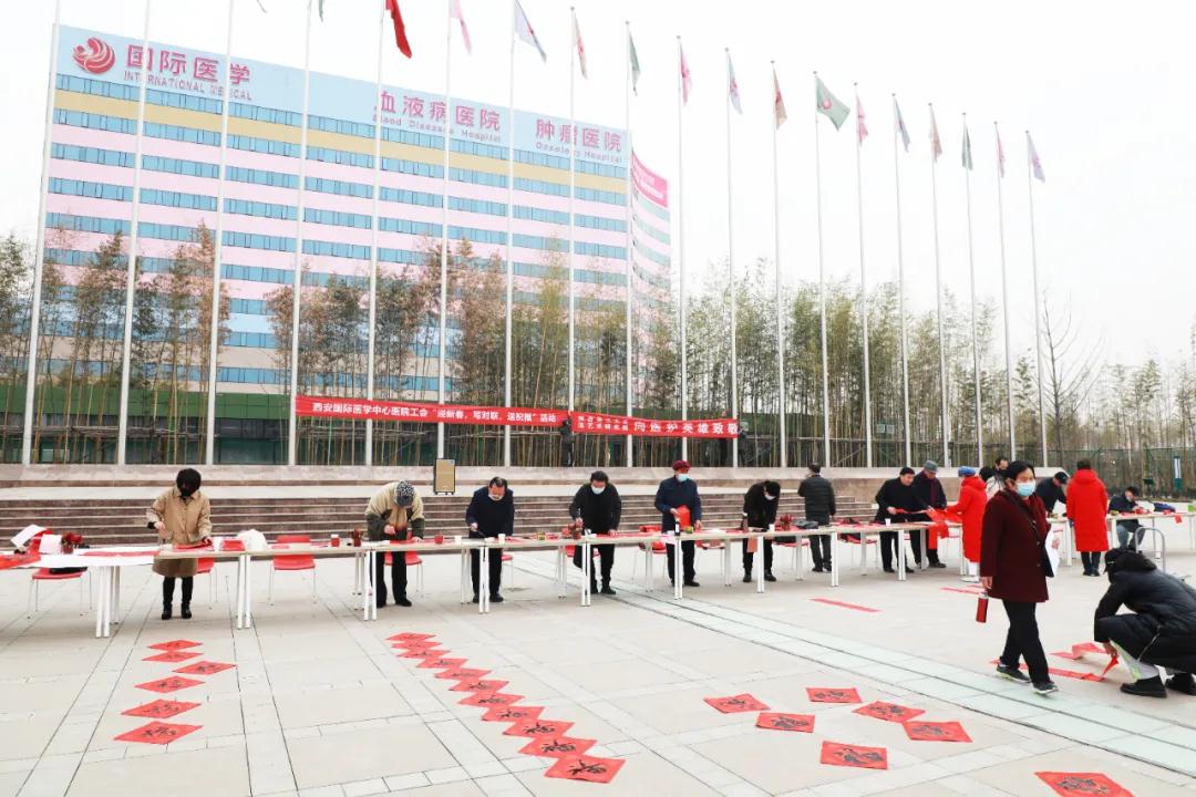 翰墨飄香年味濃｜書(shū)法名家走進(jìn)我院寫(xiě)春聯(lián)送祝福