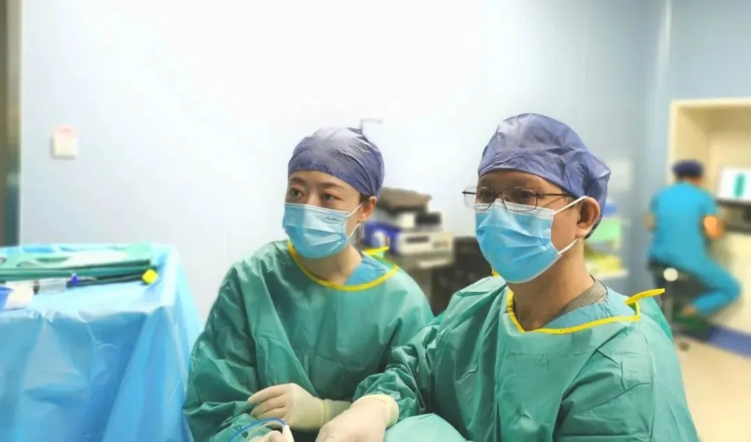 快準(zhǔn)穩(wěn)！“針”微創(chuàng)祛除核桃大小甲狀腺結(jié)節(jié)