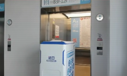 機(jī)器人成精啦！送藥還會(huì)坐電梯