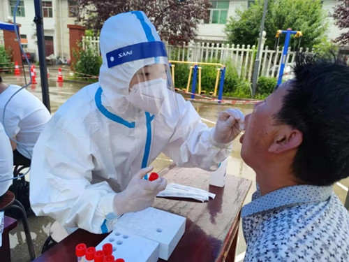 暴風(fēng)雨中，她們做疫情防控前線的“排雷兵”