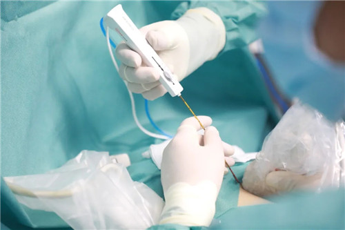 針尖上的絕絕子①｜從重慶到西安，23歲的姑娘只為了這件事……周曉東和他的超聲團(tuán)隊(duì)