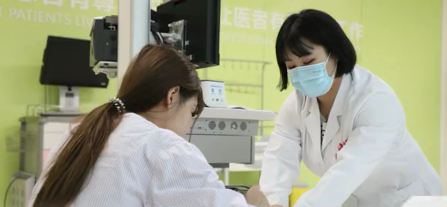 出院手續(xù)床前辦理，“移動結(jié)算車”便民又惠民！