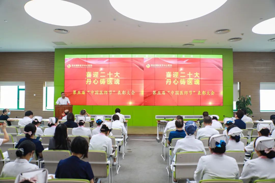 慶祝醫(yī)師節(jié)，致敬最美的你們！