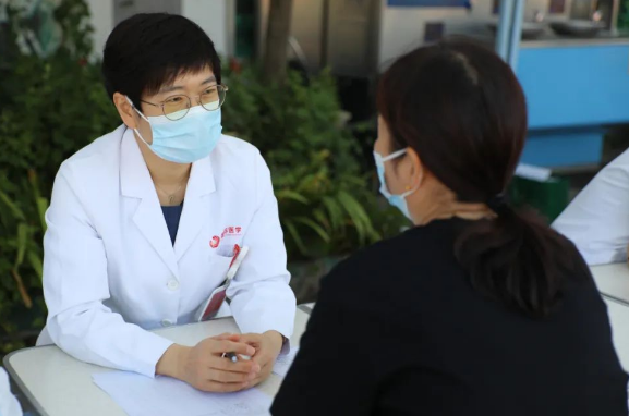 獻(xiàn)禮教師節(jié)——西安國(guó)際醫(yī)學(xué)中心醫(yī)院聯(lián)合東大學(xué)校義診