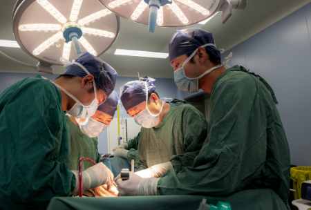 4小時的手術，消外一科從七旬患者體內取出哈密瓜大小的腫瘤