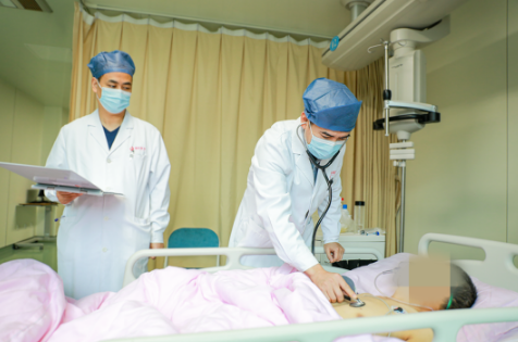 險(xiǎn)！心臟驟停3分鐘 三科室上演教科書(shū)式急救接力