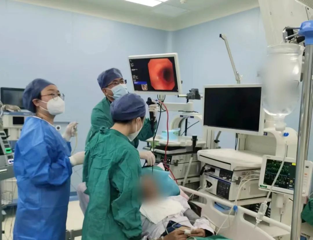 年過(guò)七旬的他，氣管被堵90%！危急時(shí)刻......