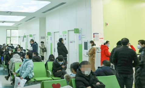 節(jié)后首個(gè)工作日|不停歇，他們?nèi)κ刈o(hù)患者健康！