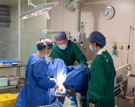 孕期規(guī)范管理，分娩精心接生，30歲產(chǎn)婦順產(chǎn)雙胞胎