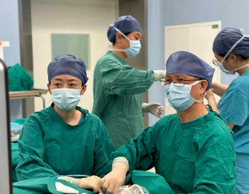 3800公里求醫(yī)路，她終于在這里“針”到病除