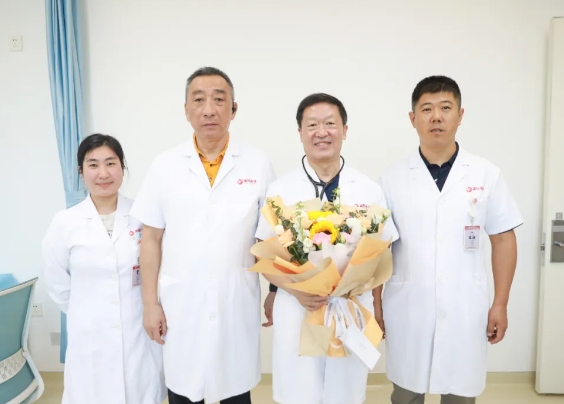 醫(yī)路相伴 感懷師恩！我院開展教師節(jié)慰問活動