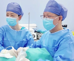 她為什么跨越千里來(lái)到這里？