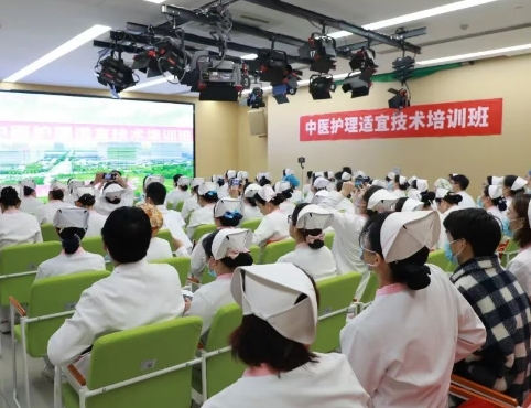 卷技能！護(hù)理骨干集體“充電” 解鎖四大中醫(yī)硬核技術(shù)