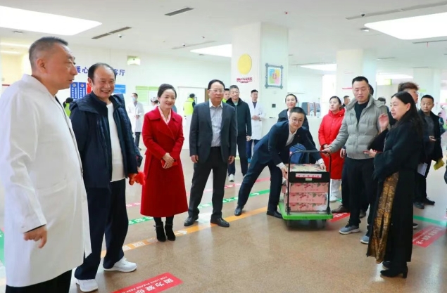 駿馬啟新程——國(guó)際醫(yī)學(xué)集團(tuán)及醫(yī)院領(lǐng)導(dǎo)新春慰問(wèn)一線員工